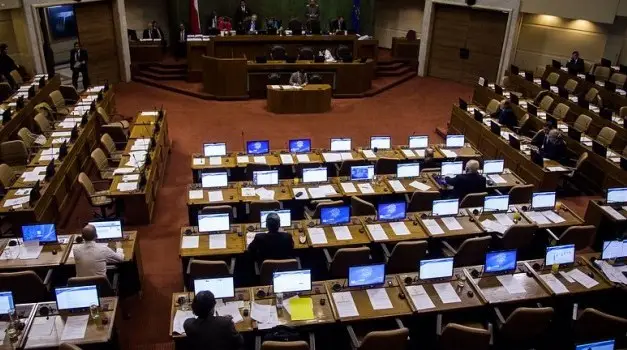 Rebaja de la dieta parlamentaria sería de 25%: sueldo de legisladores bordeará los $7 millones bruto
