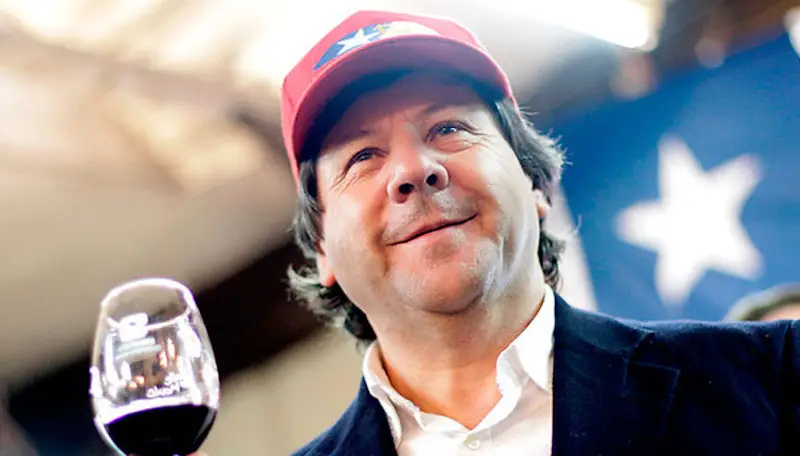 Senador Castro en la mira por supuestos contratos con el Estado publicados en The Clinic