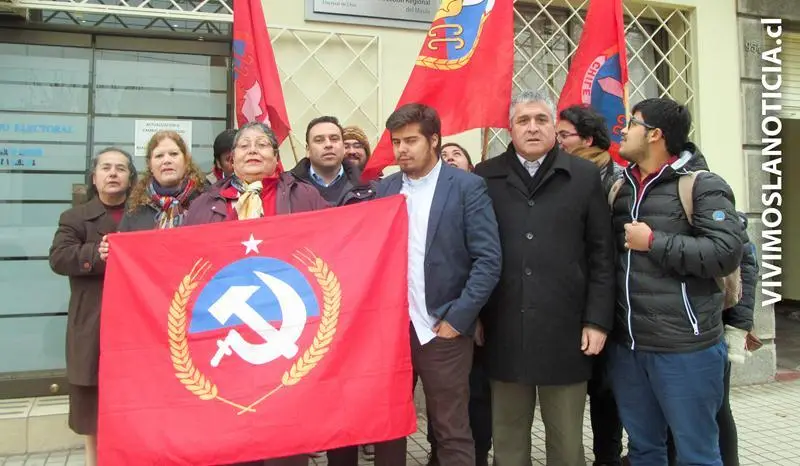 Militantes de las Juventudes Comunistas se reinscribieron ante el Servel