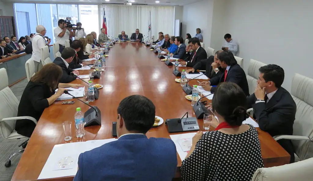 Consejeros Regionales del Maule denuncian exclusión y sectarismo de Gobernadora Bravo en acto en Curicó