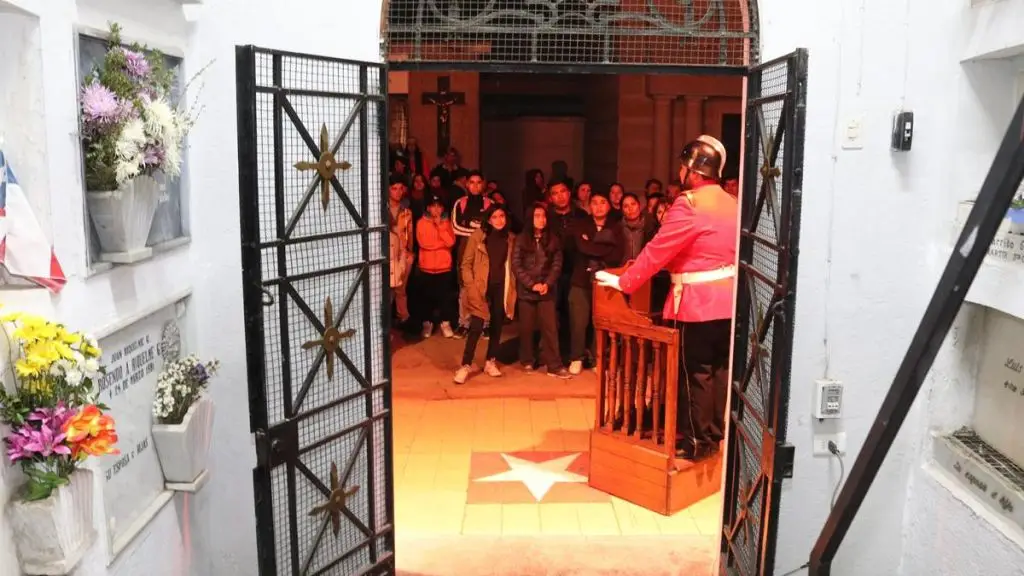 Cementerio municipal abrió sus puertas para relevar el patrimonio