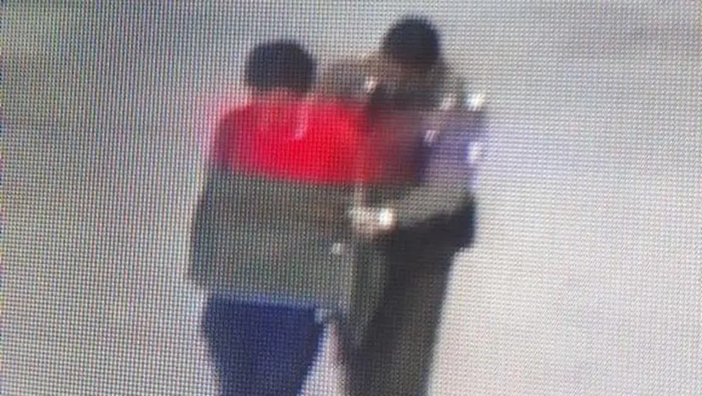 Delincuente que asaltó almacén en Santa Fe fue reducido y amarrado por esposo de la víctima