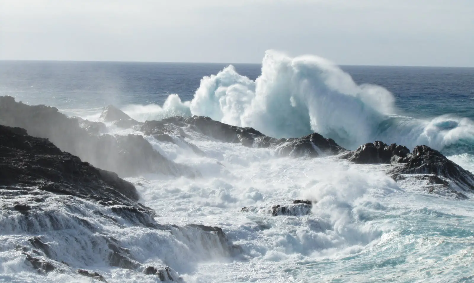 Alertan por marejadas en costas de Chile