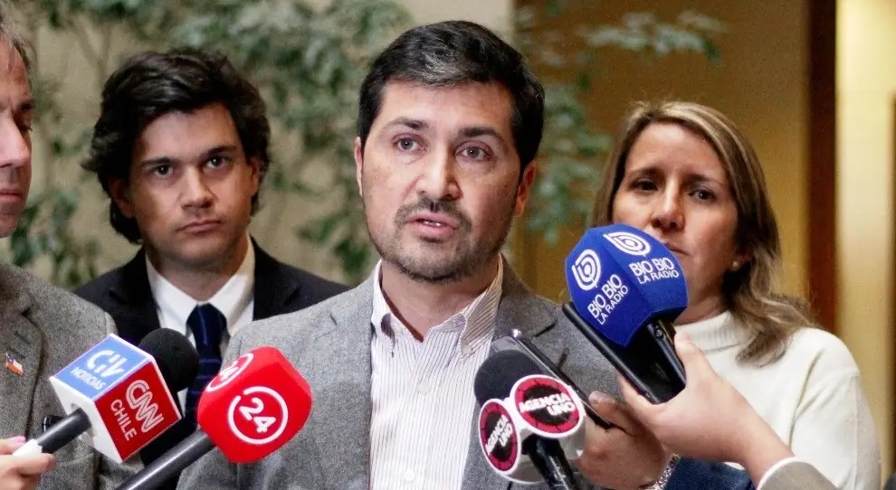 Diputado Rey pide urgencia a proyecto que cesa a autoridades ligadas al narcotráfico o crimen organizado