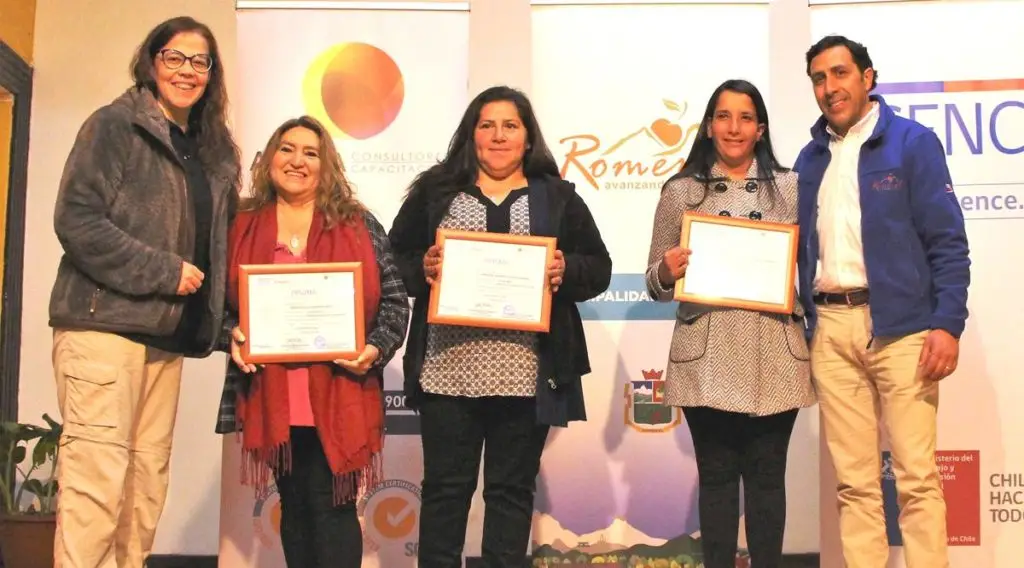 Romeralinas se certificaron como operadoras de proceso de vinificación