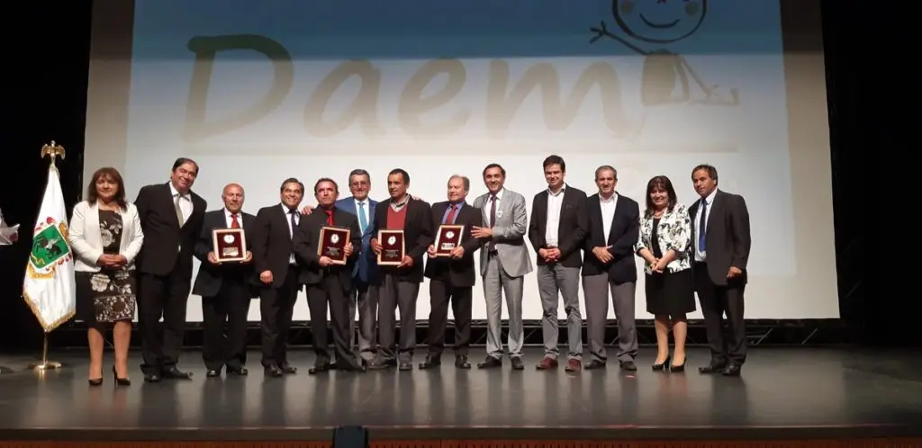 Otorgan reconocimiento a funcionarios de la educación municipal de Curicó
