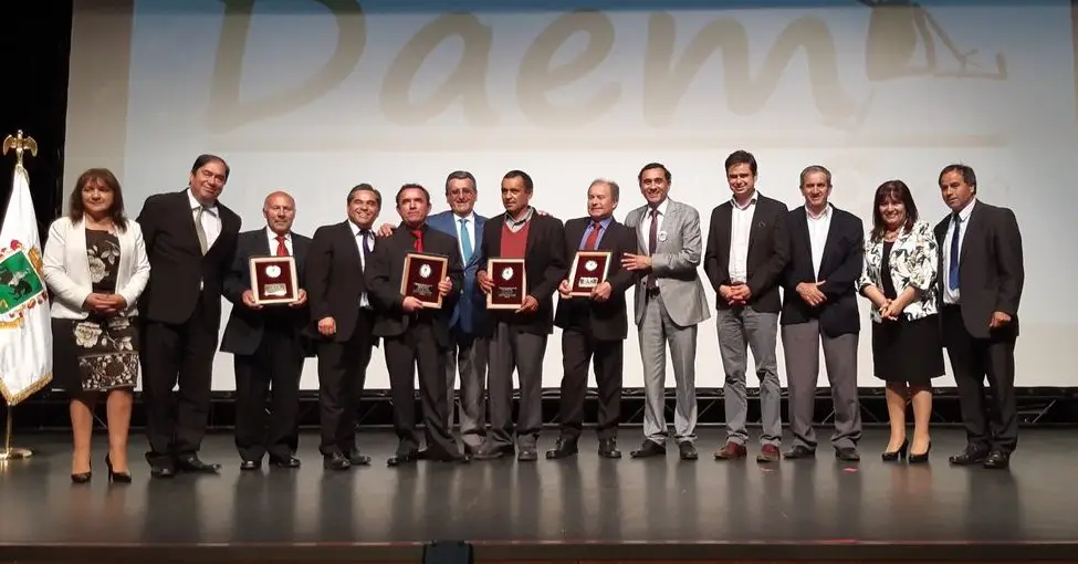 Otorgan reconocimiento a funcionarios de la educación municipal de Curicó