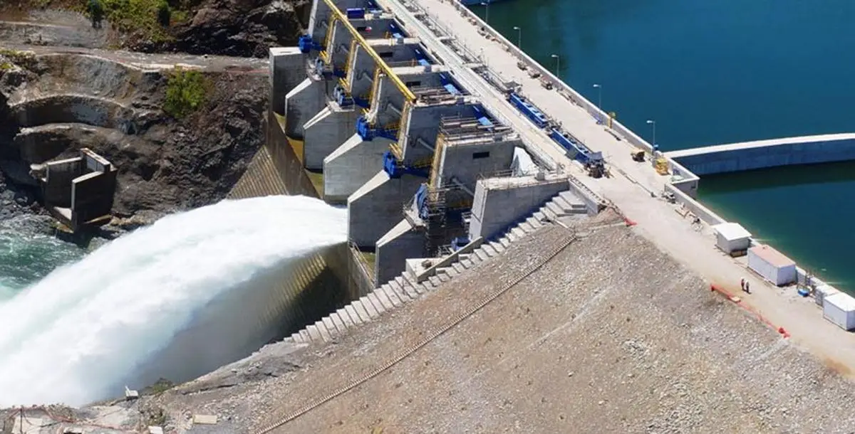 Embalse Colbún aplica apertura preventiva de compuertas por pronóstico de lluvias en la cordillera