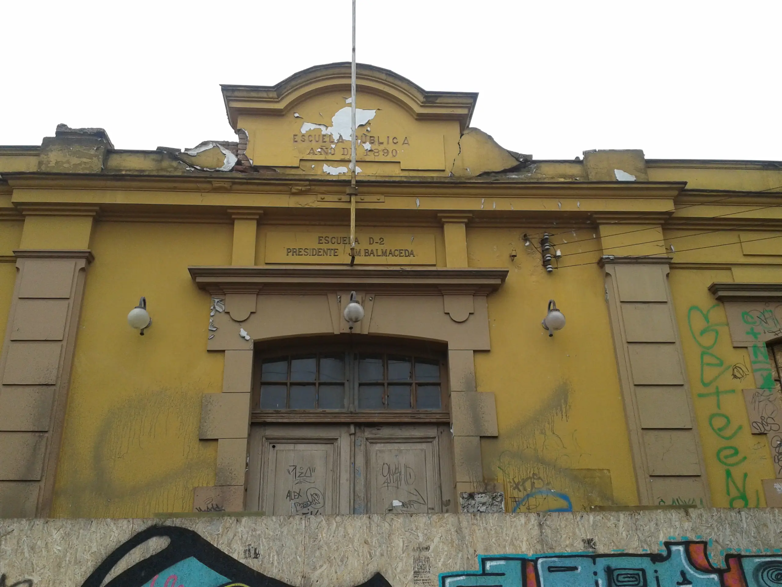 Gobernadora regional pedirá informe por plaga de termitas en terreno donde se levantará la Escuela Balmaceda