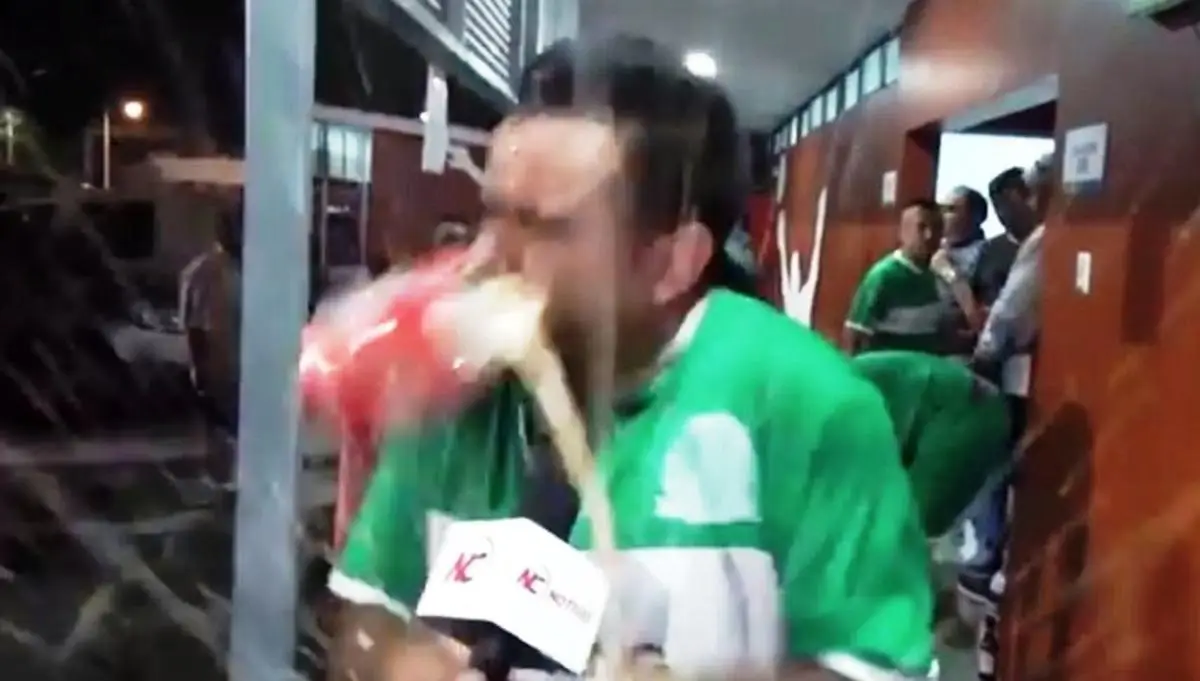 Agreden a futbolista amateur mientras era entrevistado por la televisión