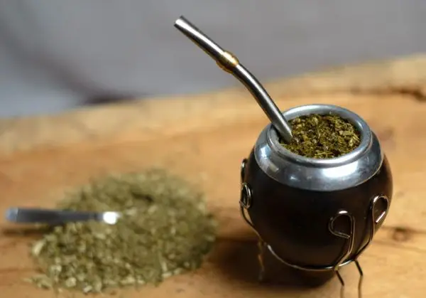 Cuatro líquidos naturales y saludables para energizar el cuerpo
