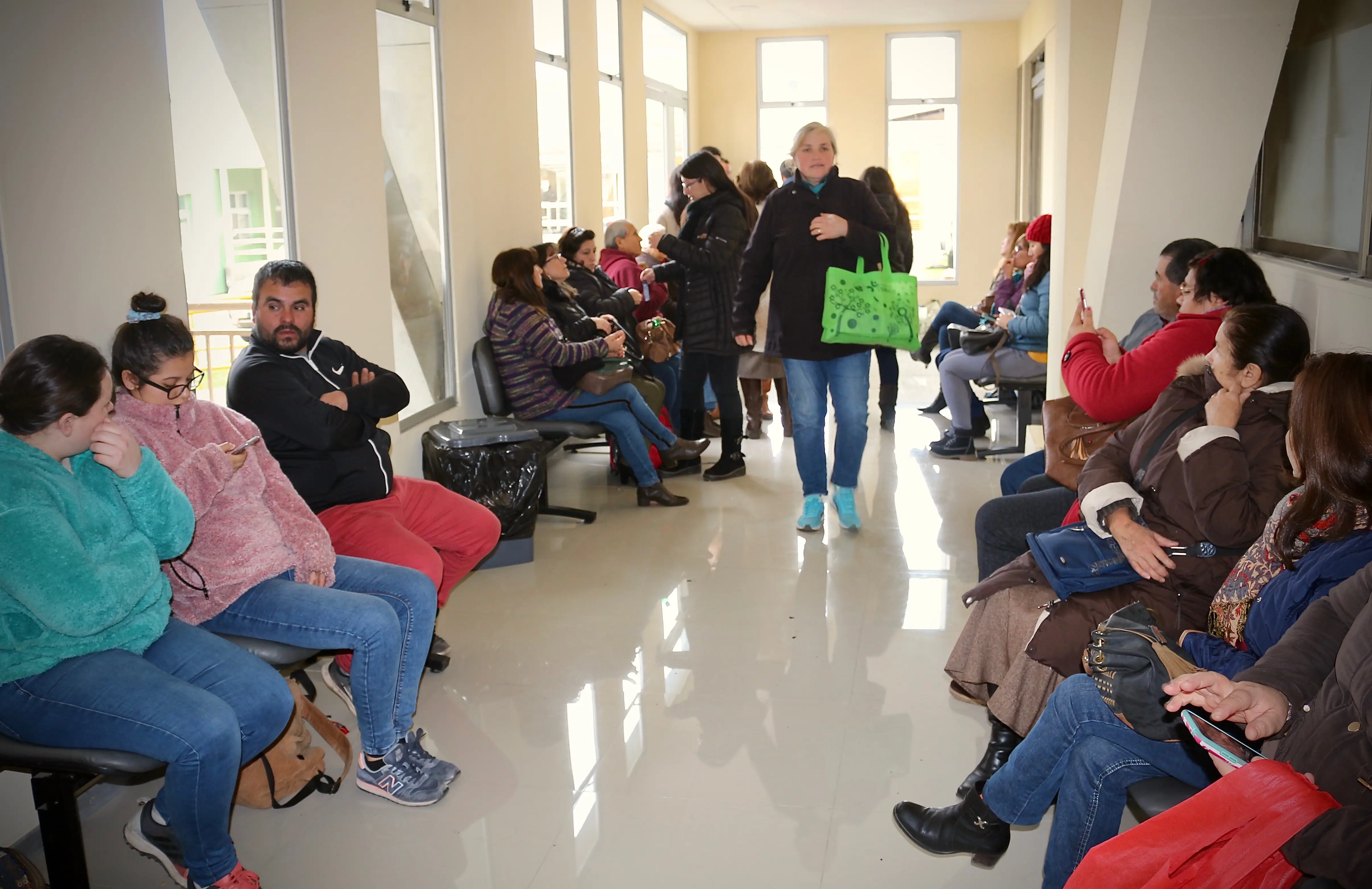 Hospital de Curicó implementó mejoras en su sala de espera y acceso de visitas