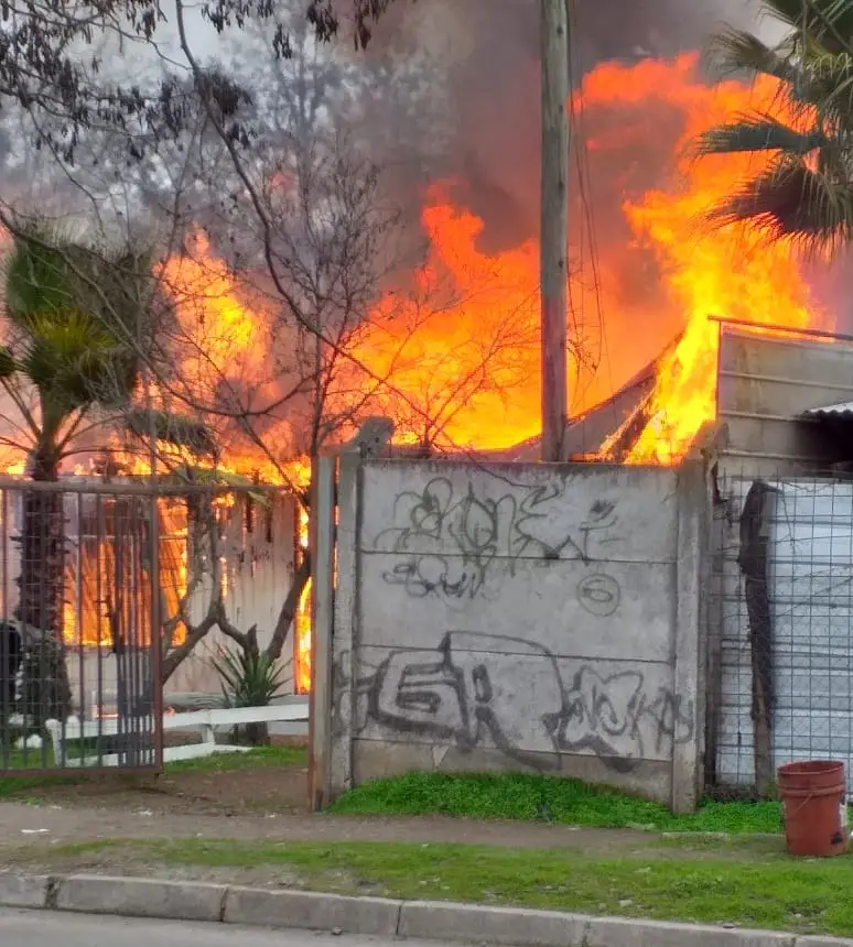 Incendio intencional destruyó una casa en Sarmiento