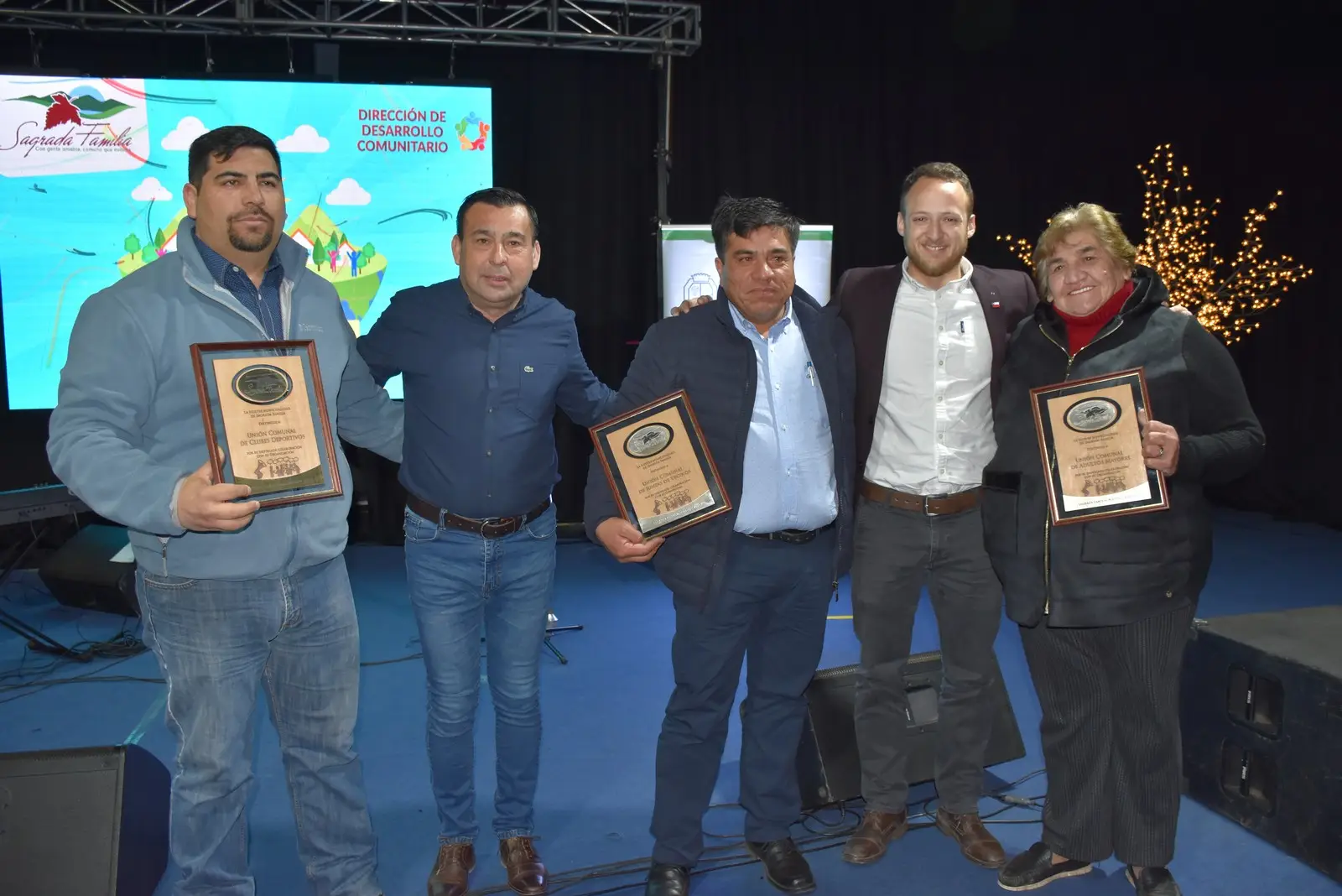 Dirigentes vecinales y sociales de Sagrada Familia recibieron reconocimiento por su trabajo