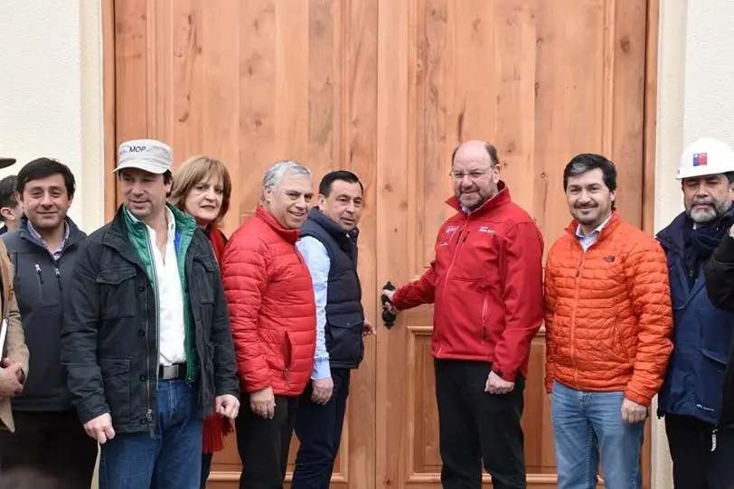 Ministro de Obras Públicas inspeccionó fase final en reconstrucción de Iglesia de Sagrada Familia