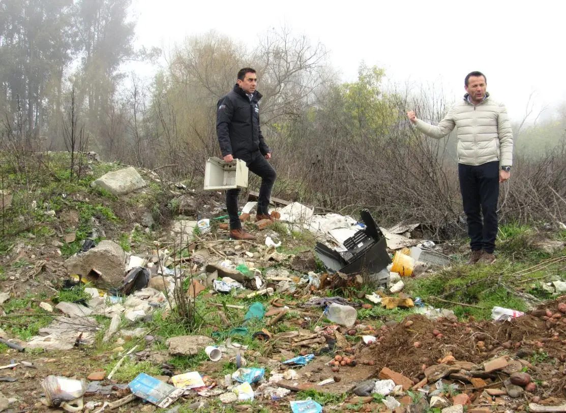 Municipalidad y Seremi de Medio Ambiente supervisaron limpieza de ribera del Río Claro