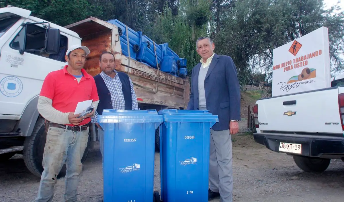 Entregan más de 300 contenedores de basura a comunidad de Palquibudi