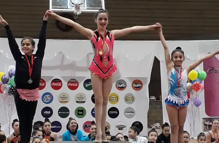 Gimnastas curicanas tuvieron exitosa presentación en "Copa Colegio Inglés" en Talca