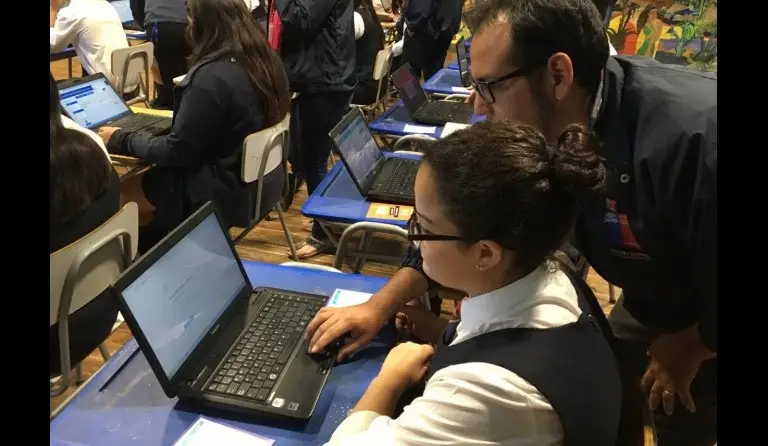 Municipio de Curicó continúa proceso de postulación y renovación de becas Juaneb