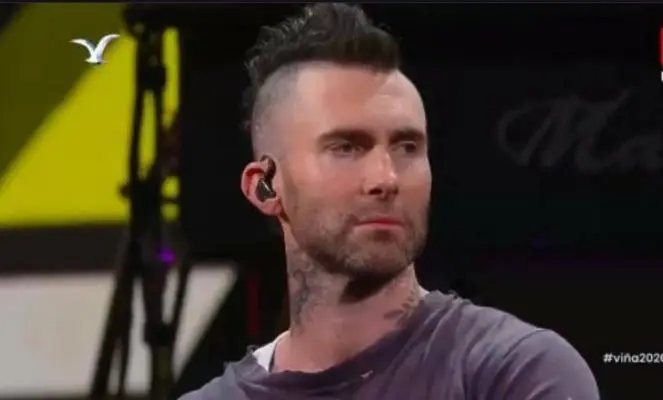Video registra a Adam Levine saliendo enojado del escenario de la Quinta Vergara: "Maldita ciudad"