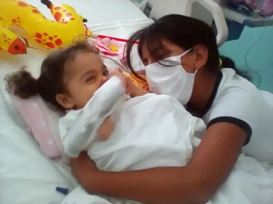 Niña curicana necesita urgente traslado por diagnóstico incierto
