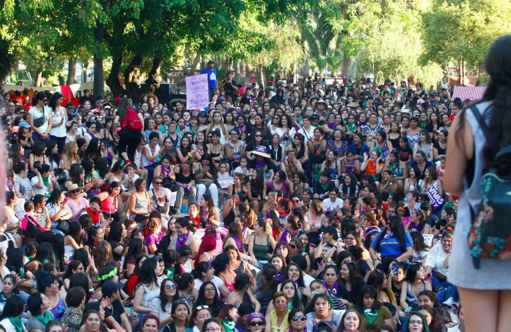 Histórica marcha recorrió las calles de Curicó en conmemoración del 8M