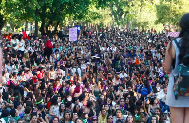 Histórica marcha recorrió las calles de Curicó en conmemoración del 8M