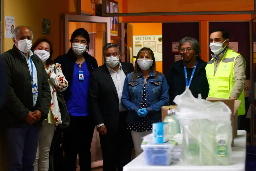 Escuela Cataluña entregó insumos médicos a Cesfam Los Niches y posta de Cordillerilla