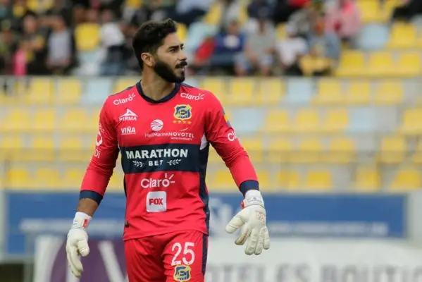 Muere madre de Johnny Herrera y esperan resultado de test por Covid-19