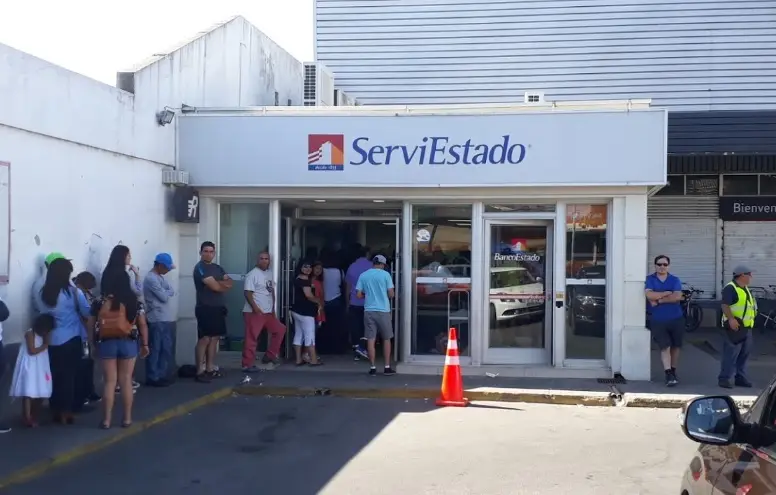 Trabajadora denuncia que ejecutiva de Banco Estado depositó su dinero en cuenta de un desconocido