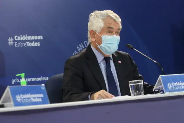 Ministro Paris por Piñera comprando vinos: Como autoridad máxima tiene que dar el ejemplo