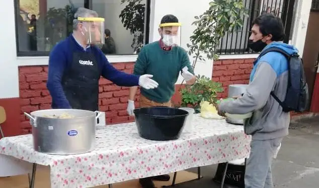 Comedor fraterno en parroquia de Molina entrega más de 350 almuerzos