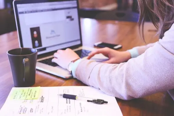 Alcalde de Hualañé pidió a profesores volver a colegios para hacer clases online