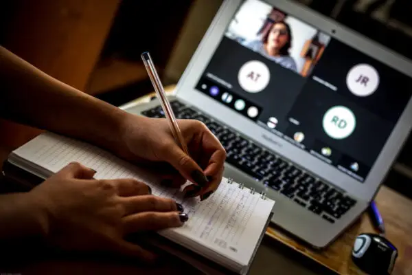 Mineduc abre periodo para apelar becas de estudiantes afectados económicamente por la pandemia