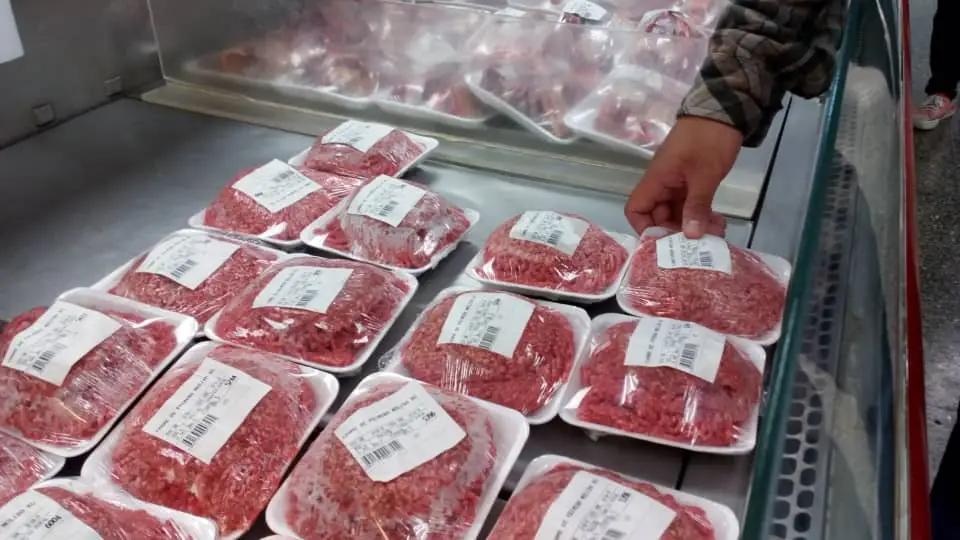 Seremi de Salud cursa sumarios a locales de venta de carne en Curicó