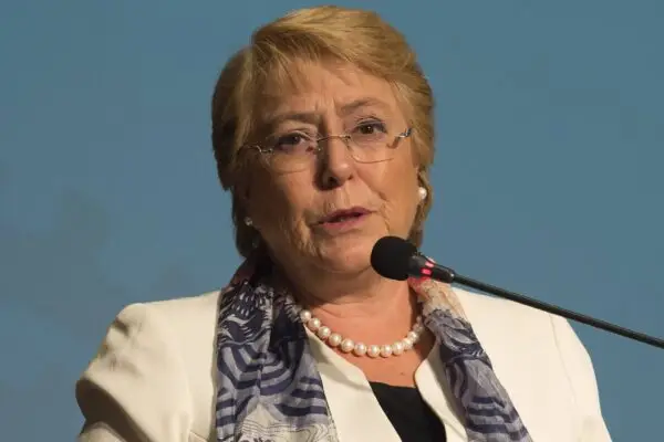 UDI pide al gobierno permitir a Michelle Bachelet asistir al funeral de su madre "por razones humanitarias"