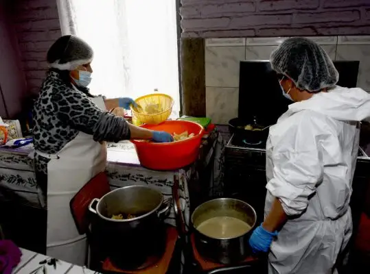 8 mil personas se alimentan en las cocinas solidarias de Curicó