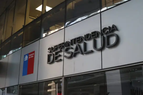 Superintendencia de Salud asegura estar en conversaciones con Isapres para congelar alza de planes por todo el año