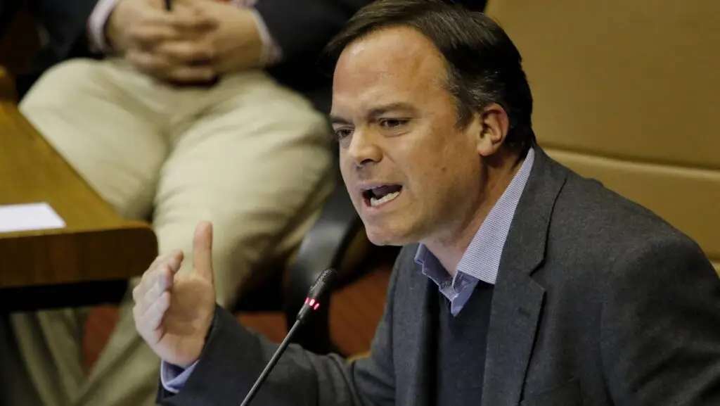 Matías Walker acusa al Presidente Piñera de “obstruccionismo” por veto a proyectos del Congreso