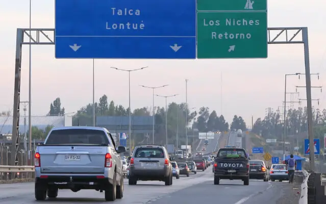 Joven es atropellado por camión cigüeña en la Ruta 5