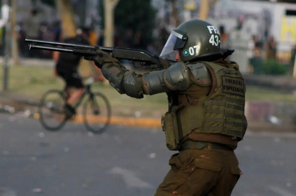 PDI detiene a oficial de Carabineros como autor de los disparos que dejaron ciego a Gustavo Gatica
