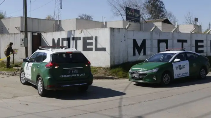 Encuentran muerta a carabinera en maletero de vehículo estacionado frente a motel en Linares