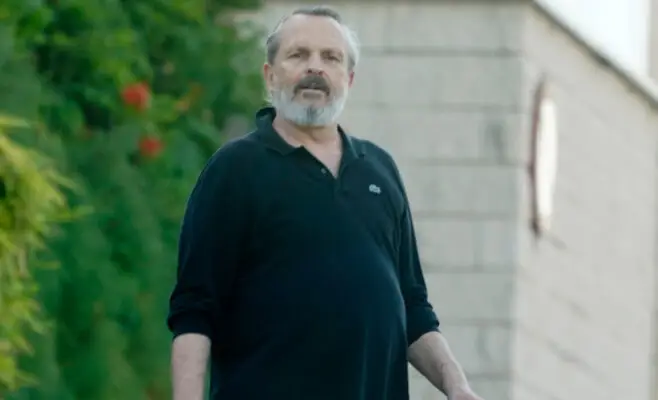 Miguel Bosé convocó protesta contra medidas sanitarias de la COVID-19 en Madrid pero no asistió