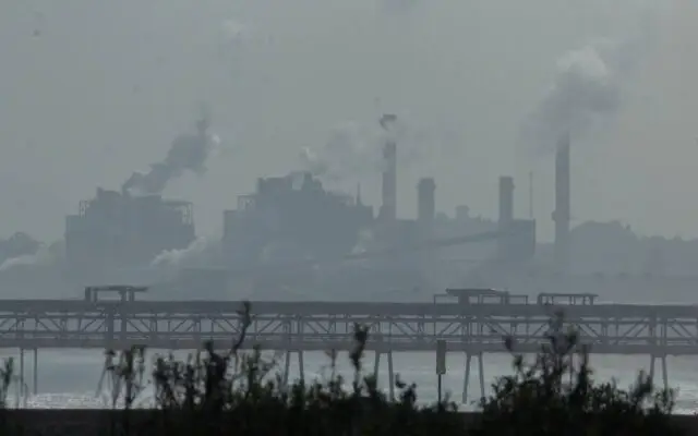 El 1% más rico de la población emitió el doble de emisiones de CO2 que el 50% más pobre