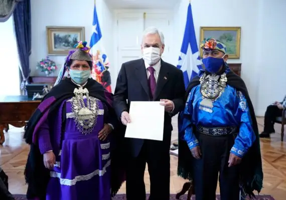 Presidente Piñera se reúne con lonkos y machis mapuche en La Moneda