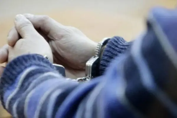 Gendarmería aprobó salida de condenado por violar y matar a niño en Parral: la madre se ha topado con él dos veces en un mes