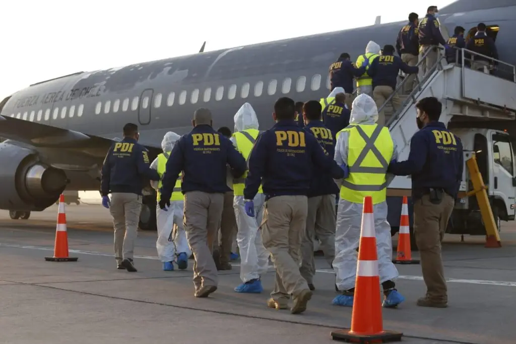 Gobierno prepara expulsión de 53 extranjeros detenidos durante el estallido social