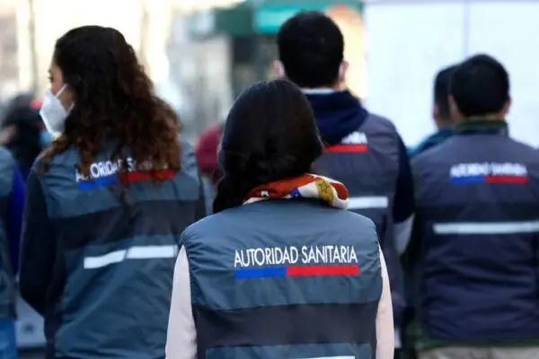 Detienen a candidata a concejal por Molina tras escupir y empujar a funcionaria en control sanitario