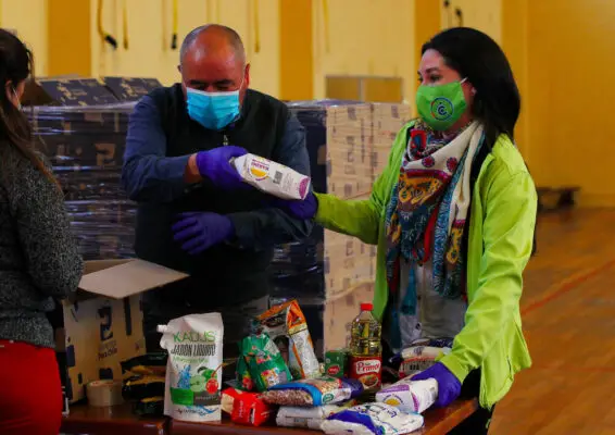 Municipalidad de Curicó reactivó entrega de cajas de alimentos