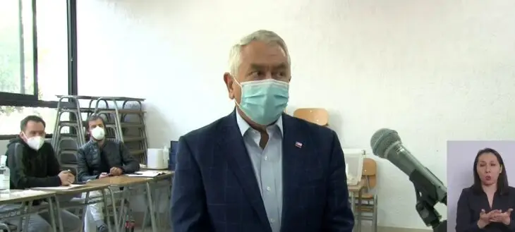 Ministro Paris calificó de "fiesta democrática" el desarrollo del Plebiscito Nacional